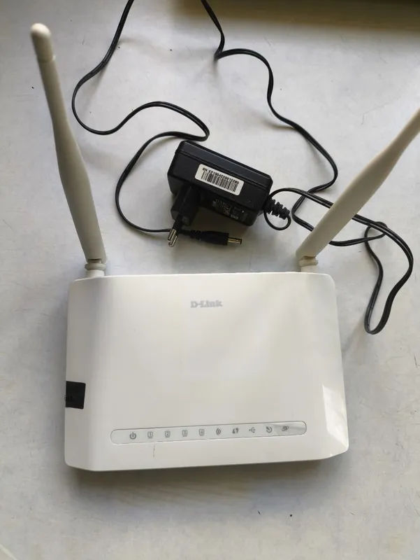 Беспроводной маршрутизатор (Wi-Fi роутер) D-Link (белый, 4 порта, DSL-