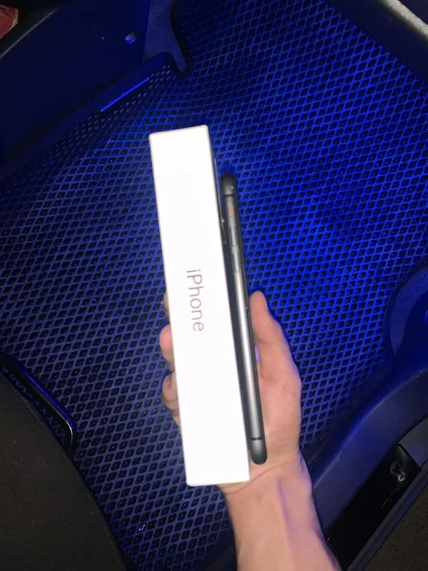 Iphone 11 в хорошеем состаяниии с каробка документами 5