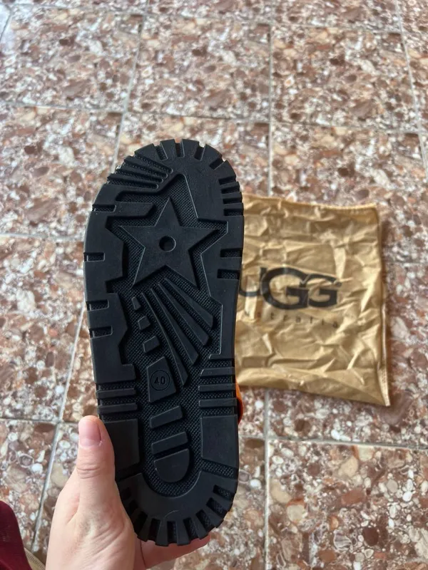 UGG тапочка 40 размер Турция — фото 3 UGG тапочка 40 размер Турция — фото 3