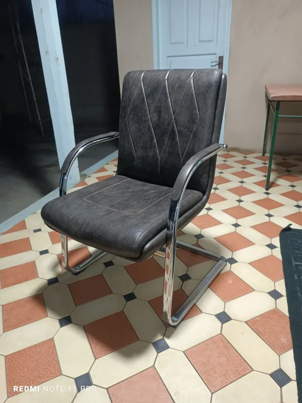 Kreslolar sotiladi 700000 dan
