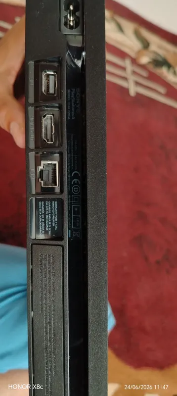 PlayStation 4 sotiladi pachti yangi 2 ta pulti bor 1 PlayStation 4 sotiladi pachti yangi 2 ta pulti bor 1