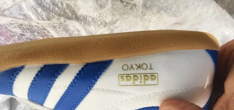Кроссовки ADIDAS TOKYO 3 Кроссовки ADIDAS TOKYO 3