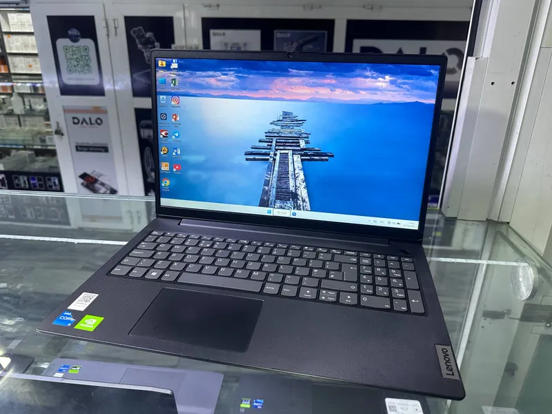 Бывший в употреблении ноутбук Lenovo 2 Бывший в употреблении ноутбук Lenovo 2