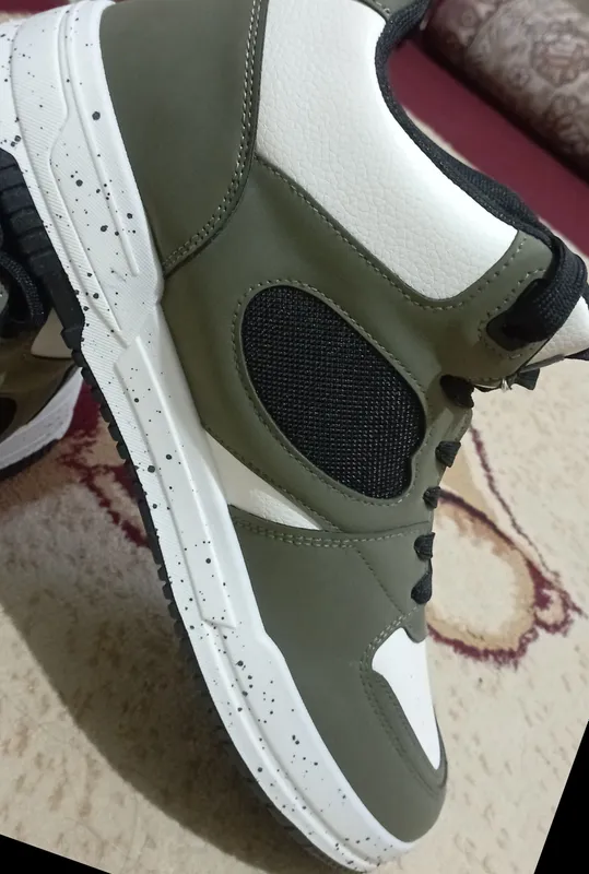 Продаются кроссовки, цена договорная 1 Продаются кроссовки, цена договорная 1