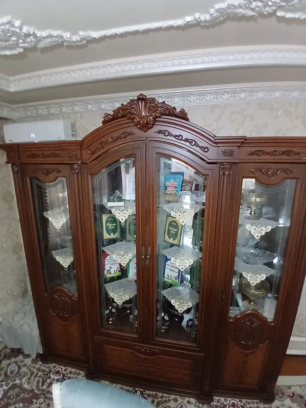 сервант срочно продаётся 1 сервант срочно продаётся 1
