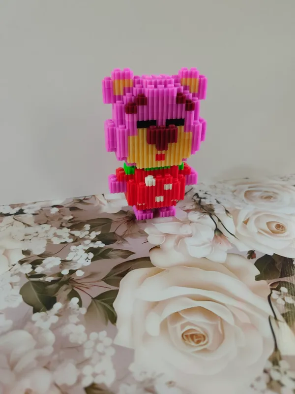 Yangi yig‘ilgan Lego figuralari. Narxi bitta uchun 2 Yangi yig‘ilgan Lego figuralari. Narxi bitta uchun 2