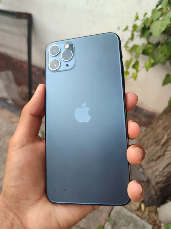 iPhone 11 Pro Max 256GB LL/A 4 iPhone 11 Pro Max 256GB LL/A 4