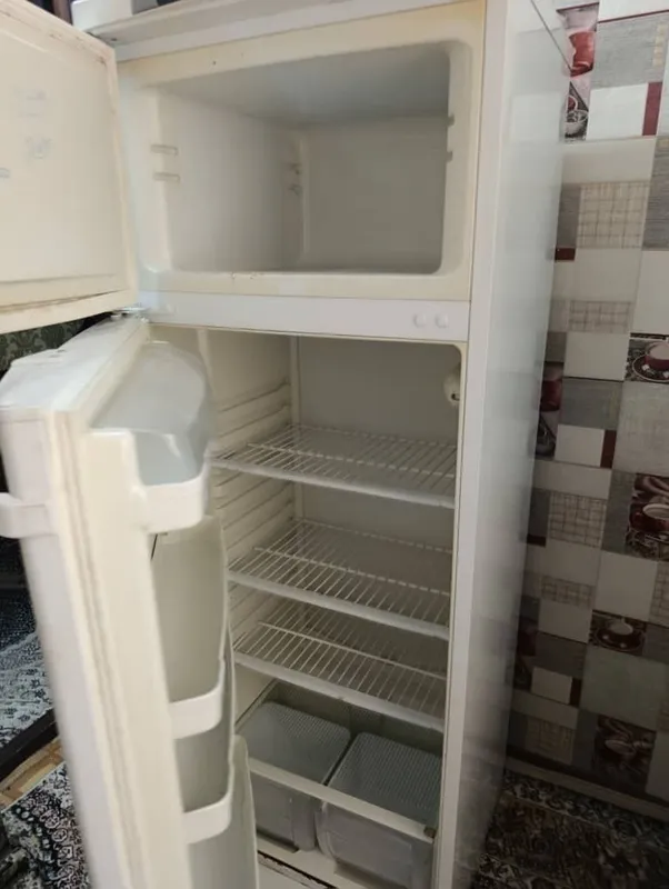 Muzlatgich Indesit 1 Muzlatgich Indesit 1