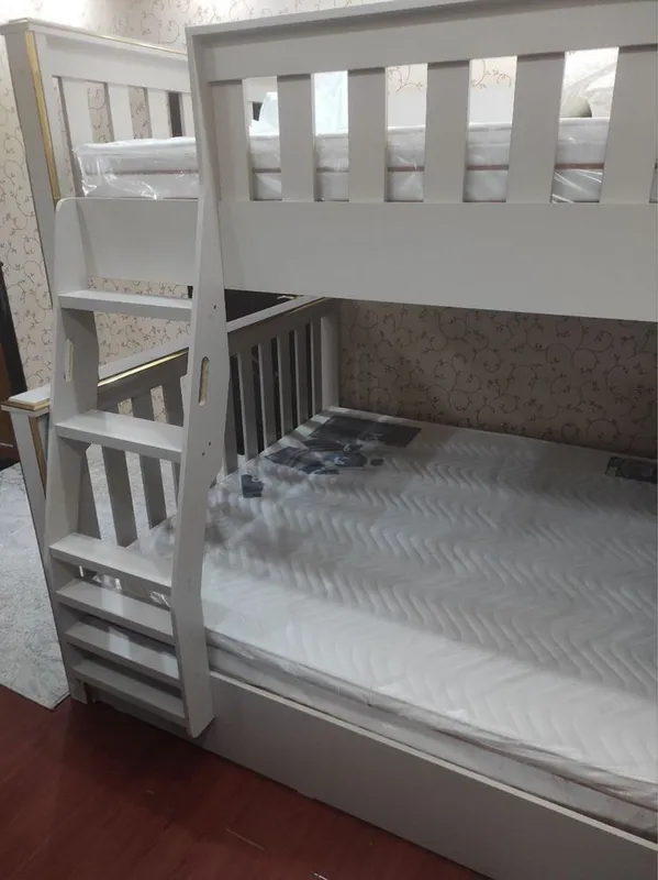 Mebel sotiladi holati juda yahshi matrasi ortopedik