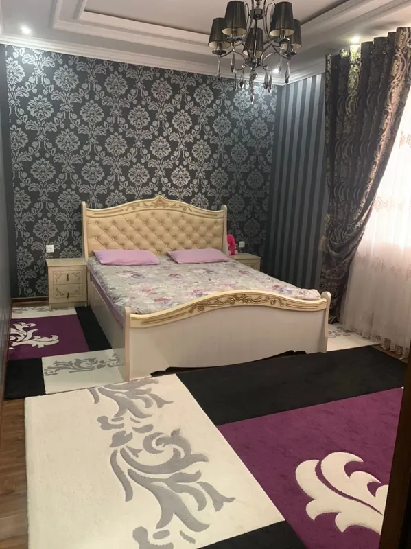 spalniy divan 2 ta tumbochkasi bn