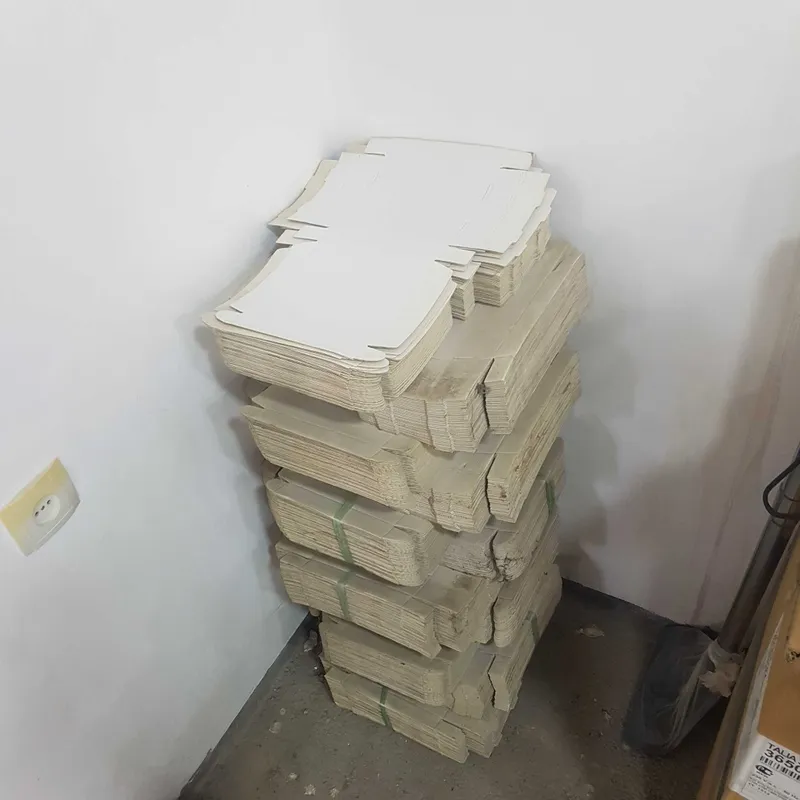 Продам картон каробки 300 сум. 2