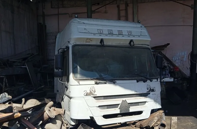 Kabina sotiladi Howo A6 2 Kabina sotiladi Howo A6 2