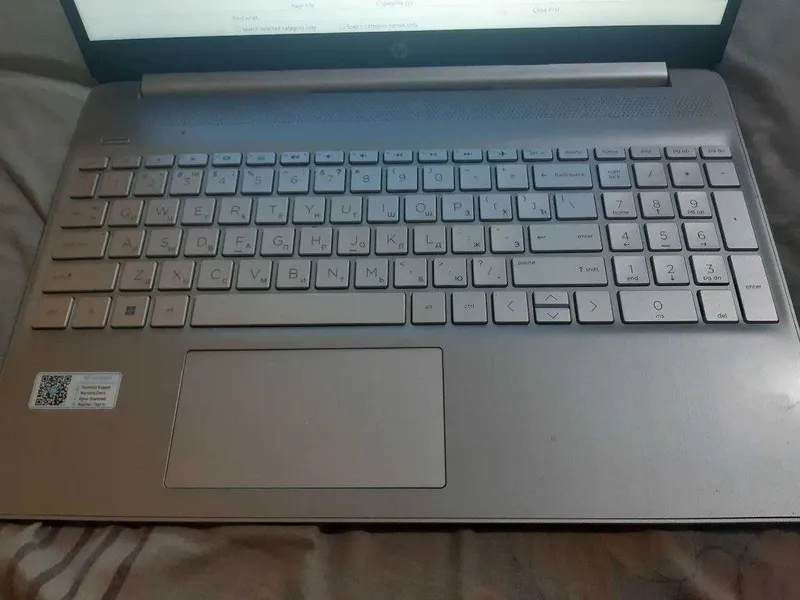 hp laptop a15 noutbuki chiroyli dizayin va chidamli korpusga ega.