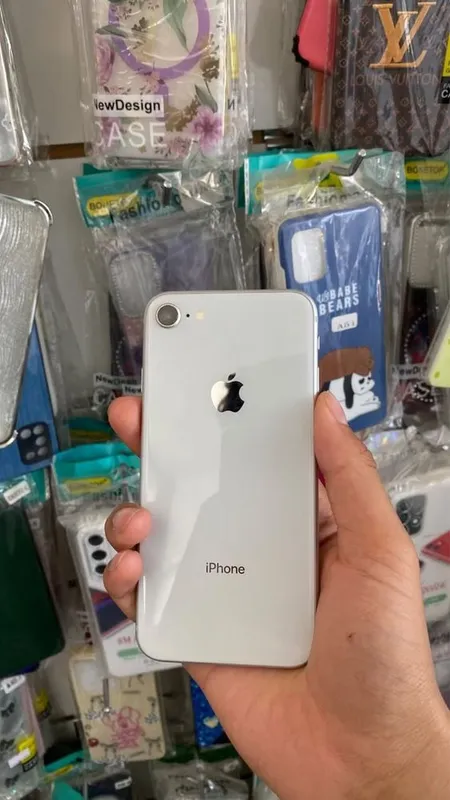 Iphone 8 sotiladi