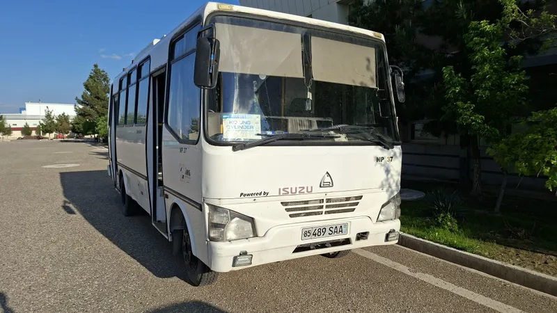 AVTOBUS ISUZU NP37 сотилади