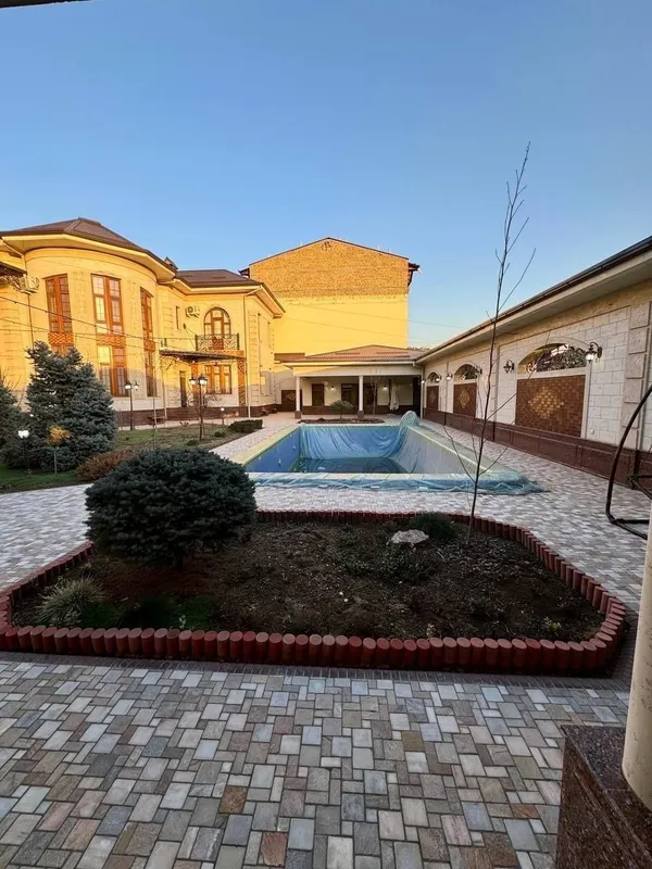 Амереканское посолтво рядом продается Евро Дом 6