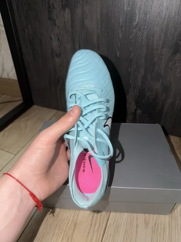 Продам новые оригинальные бутсы Nike Tienpo 43его размера 5 Продам новые оригинальные бутсы Nike Tienpo 43его размера 5