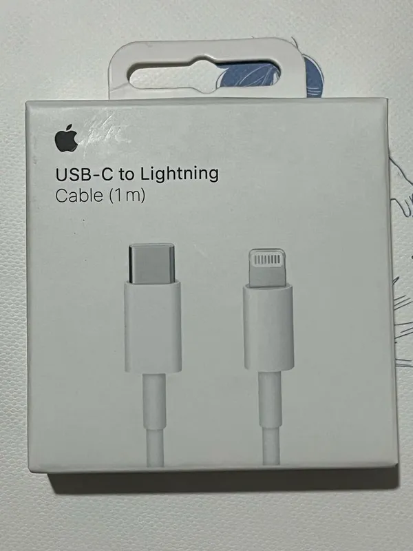 Iphone orginal zaryatnik USB-C cable (1m) 1 Iphone orginal zaryatnik USB-C cable (1m) 1