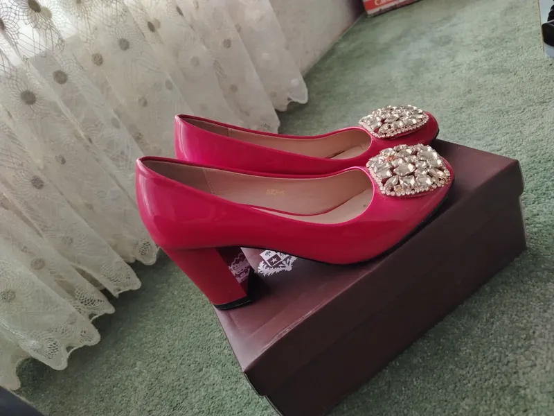 ajoyib tuflilar kam kiyingan. ba'zilari hali yangi — фото 2