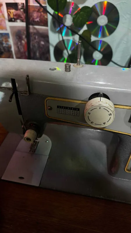 Срочно продается швейная машина Подольск-142 5
