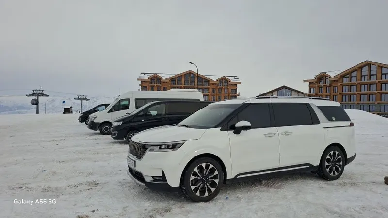 Трансфер Перевозки и экскурсии Kia Carnival минивэн sayohat zakaz