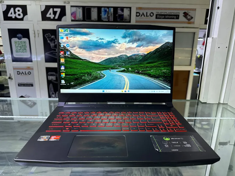 Ноутбук MSI Bravo 15 2 Ноутбук MSI Bravo 15 2