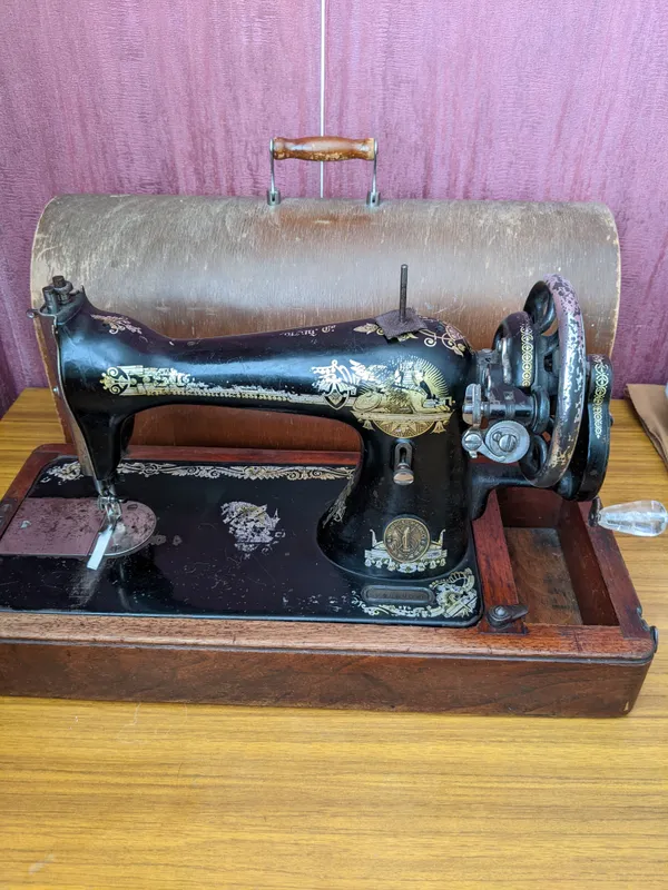 Tikuv mashinasi "Singer" 6