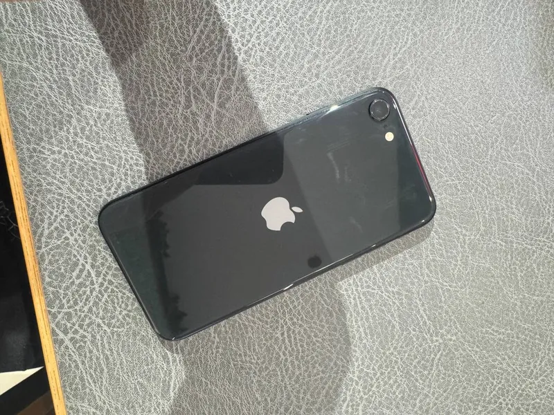 iPhone SE 2020, 64 ГБ 2 iPhone SE 2020, 64 ГБ 2