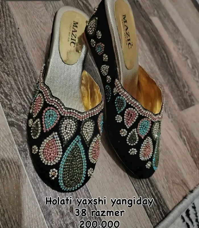 ayollar oyoq kiyimi