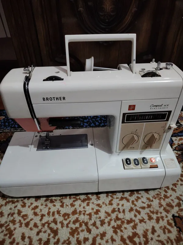 Qo'l tikuv mashinkasi, 14 xil tikadı holati yaxsh