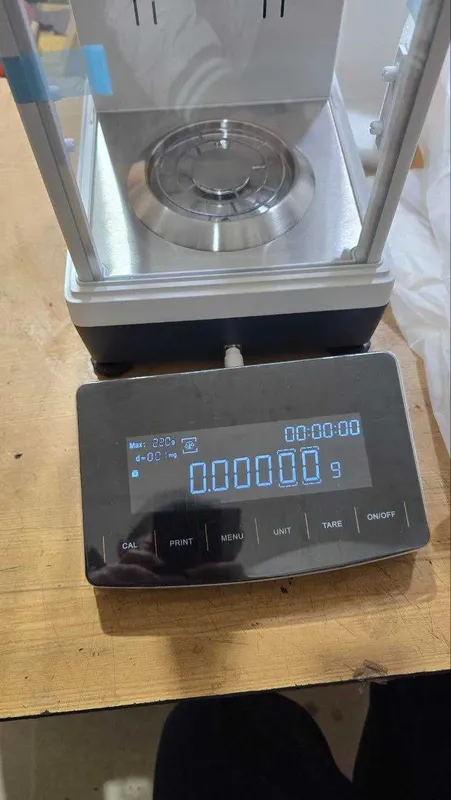 Компаратор веса d=0.00001g (0.01mg/220g) 1 Компаратор веса d=0.00001g (0.01mg/220g) 1