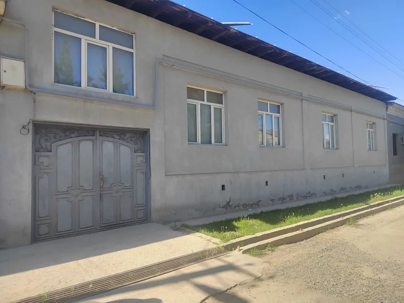 Toshkent tumanida Pabedada maxalasida 9 ta xonali uchaska sotiladi.