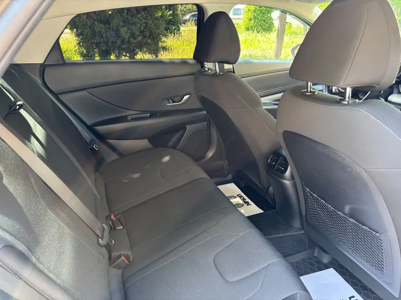 Hyundai Elantra 1.6 Elegance. 3 Позиция. 8 Hyundai Elantra 1.6 Elegance. 3 Позиция. 8