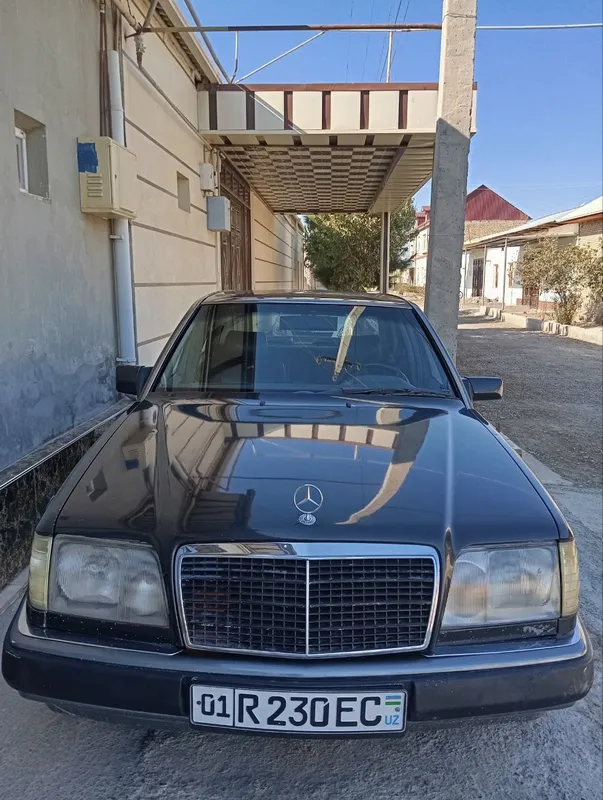 W124 E230 Mercedes Benz sotiladi