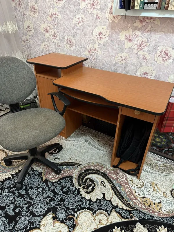 Kompyuterni stol stuli komplekt zor xolati qirilgan chizilgan joyi yo