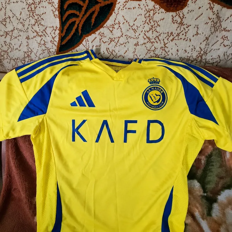 Bu Ronaldoni orginal futbolkasi adidas niki