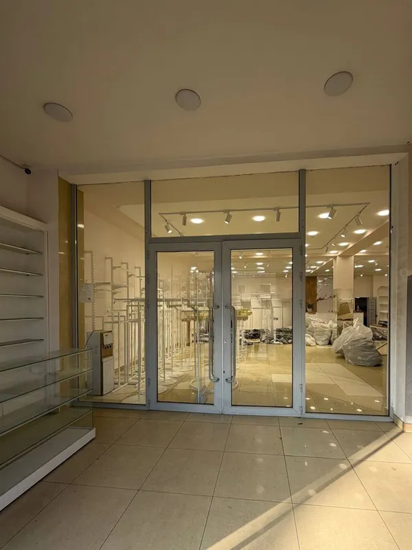 Срочно Аренда Showroom 1 линия Место с высокой проходимостью — фото 4