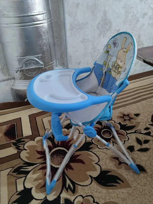 Ovqat yeydigan stol