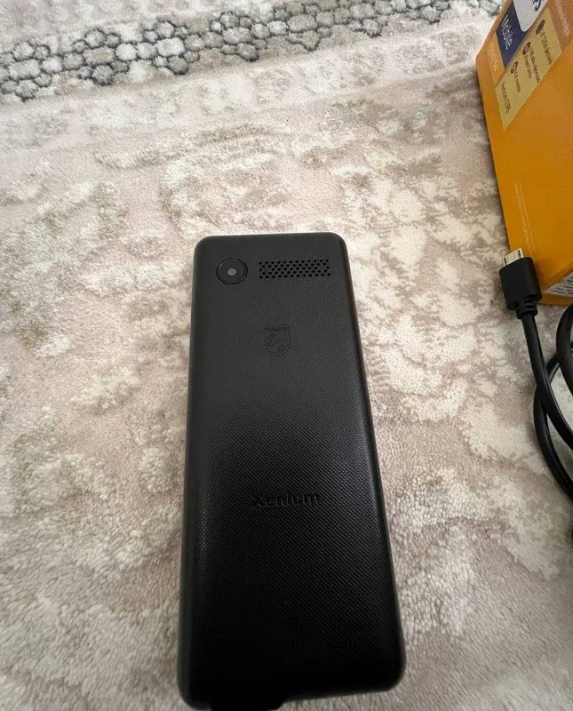 PHILIPS Xenium E185 2 PHILIPS Xenium E185 2