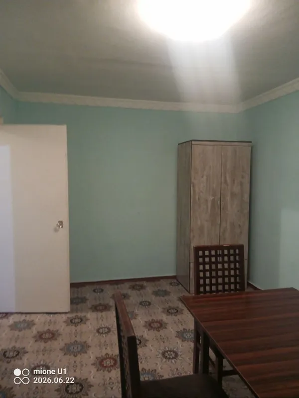 Chirchiq ,Oqqovoqni markazida, Hamkorbankni oldida 1 xonali uy irarqga