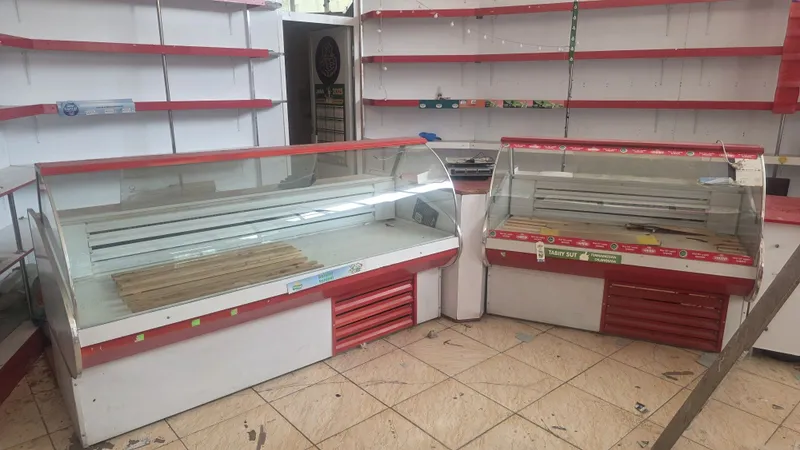 Xolodilnik magazinlar uchun sotiladi 2ta