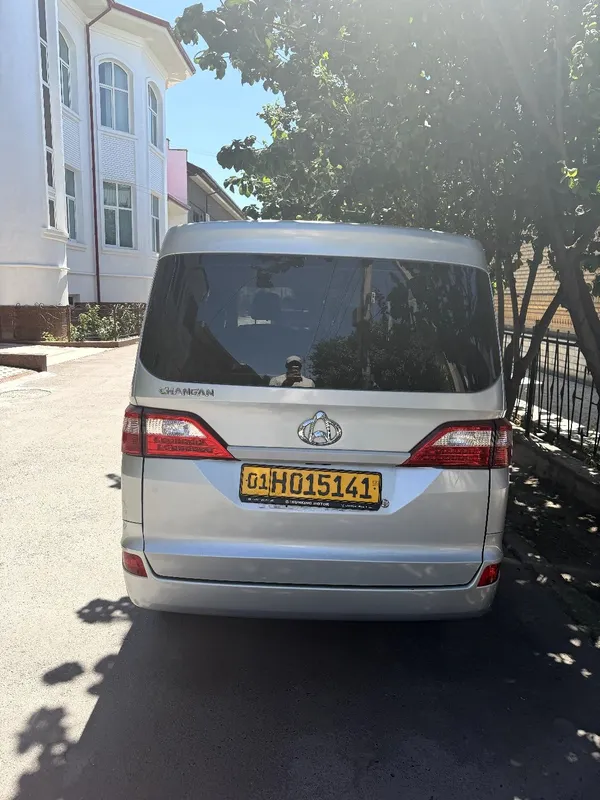 Avtomobil Changan 3