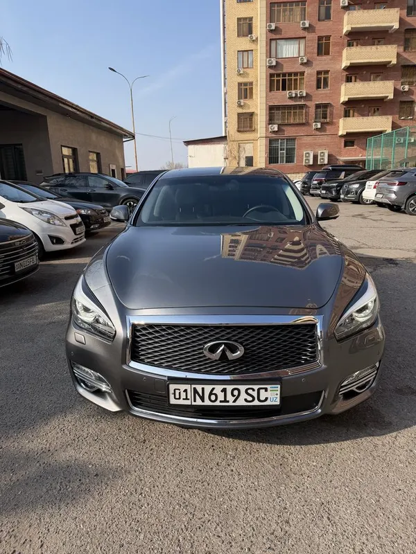 Срочно продается автомобиль INFINITI LUXURY Q70