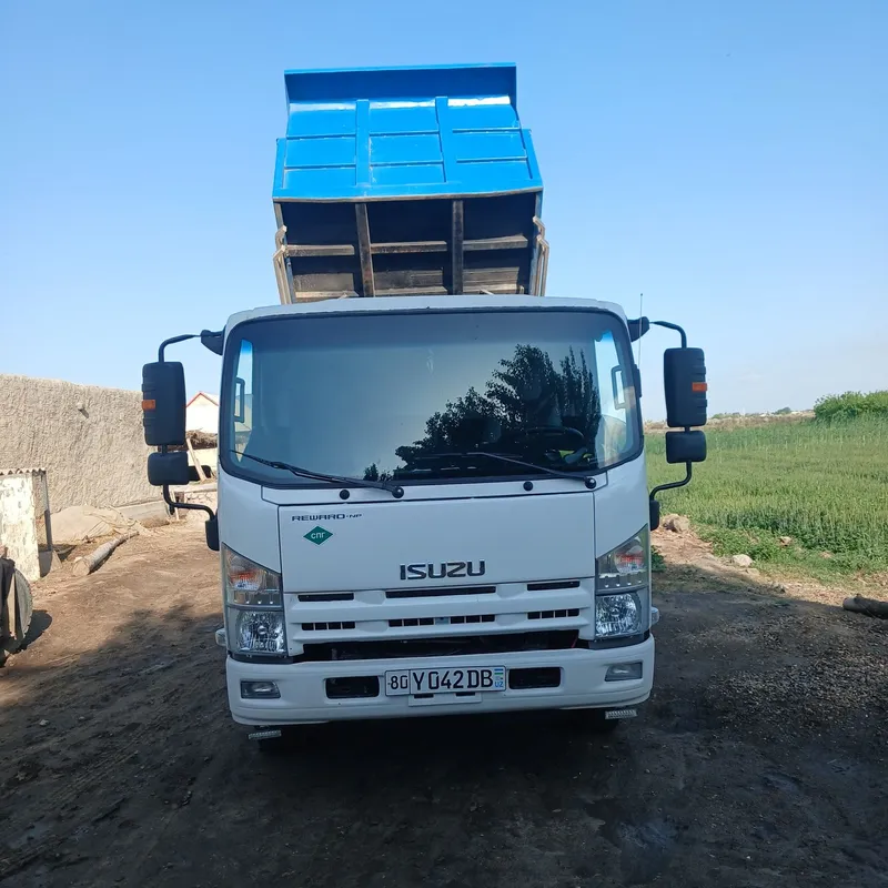 Isuzu samasival aftobus ramaga yigilgan Isuzu samasival aftobus ramaga yigilgan