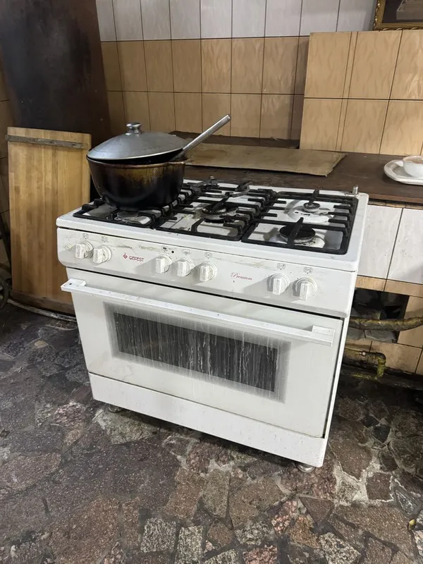 Gaz plita srochna sotiladi Gaz plita srochna sotiladi