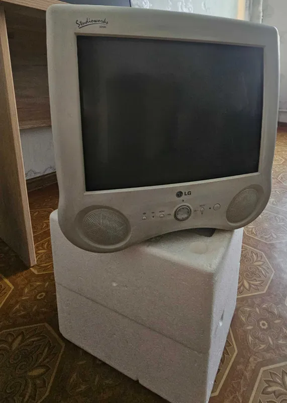 Продаётся монитор LG Studioworks 500 M 1 Продаётся монитор LG Studioworks 500 M 1