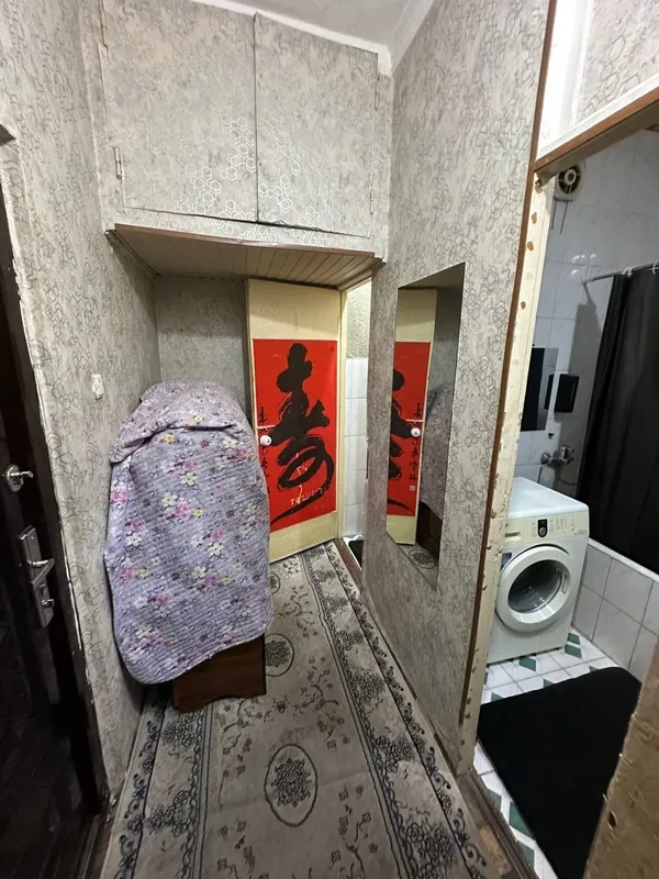 продам 19.  одна переделанная на двух 4