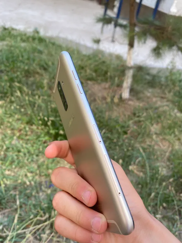 Samsung a6+ — фото 2