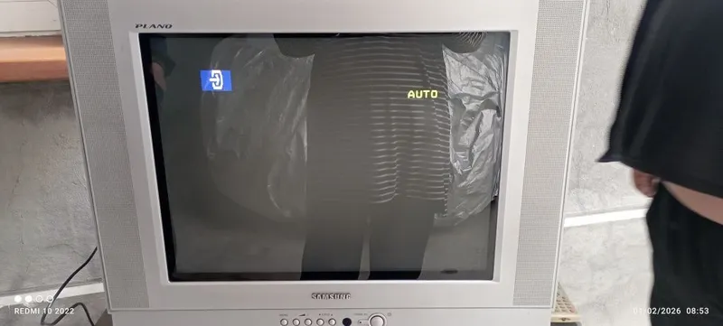 Televizor pastavkasi bilan sotiladi 2 Televizor pastavkasi bilan sotiladi 2