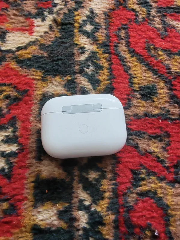 Airpods Pro пришёл из чины 3